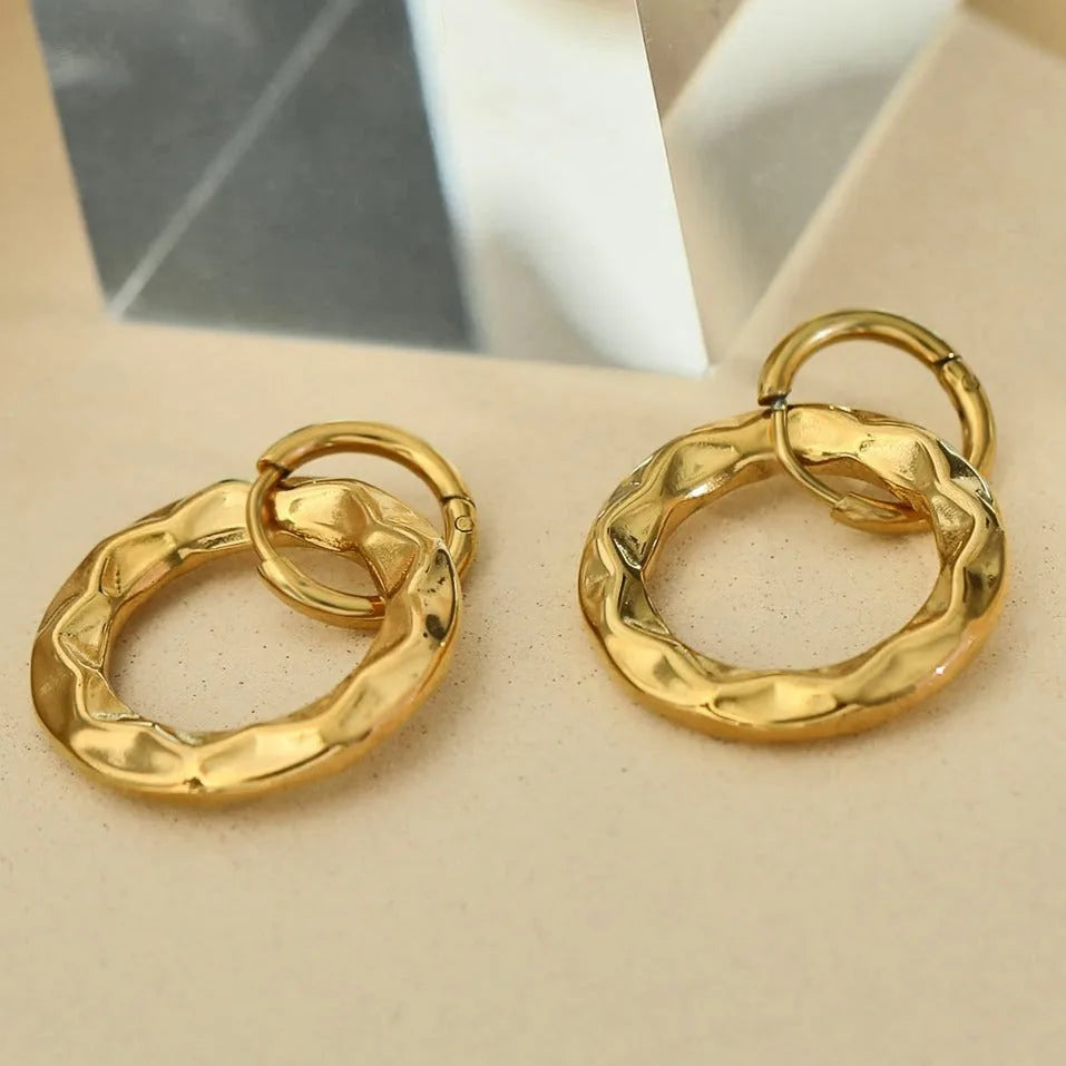 ELENA : Boucles d'oreilles créoles texturées sculptées