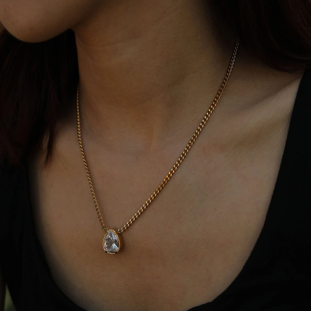 TWYLA : Collier avec pendentif en cristal style larme épaisse sur chaîne à maillons
