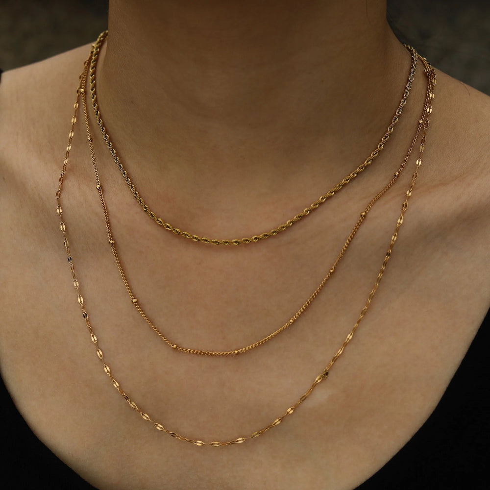 Collier ZURI à triple rangée de chaînes mélangées en or