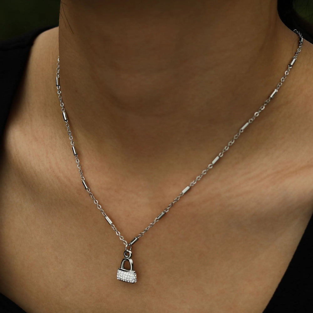 Collier ABENI à maillons tubulaires avec pendentif cadenas pavé de zirconias en argent