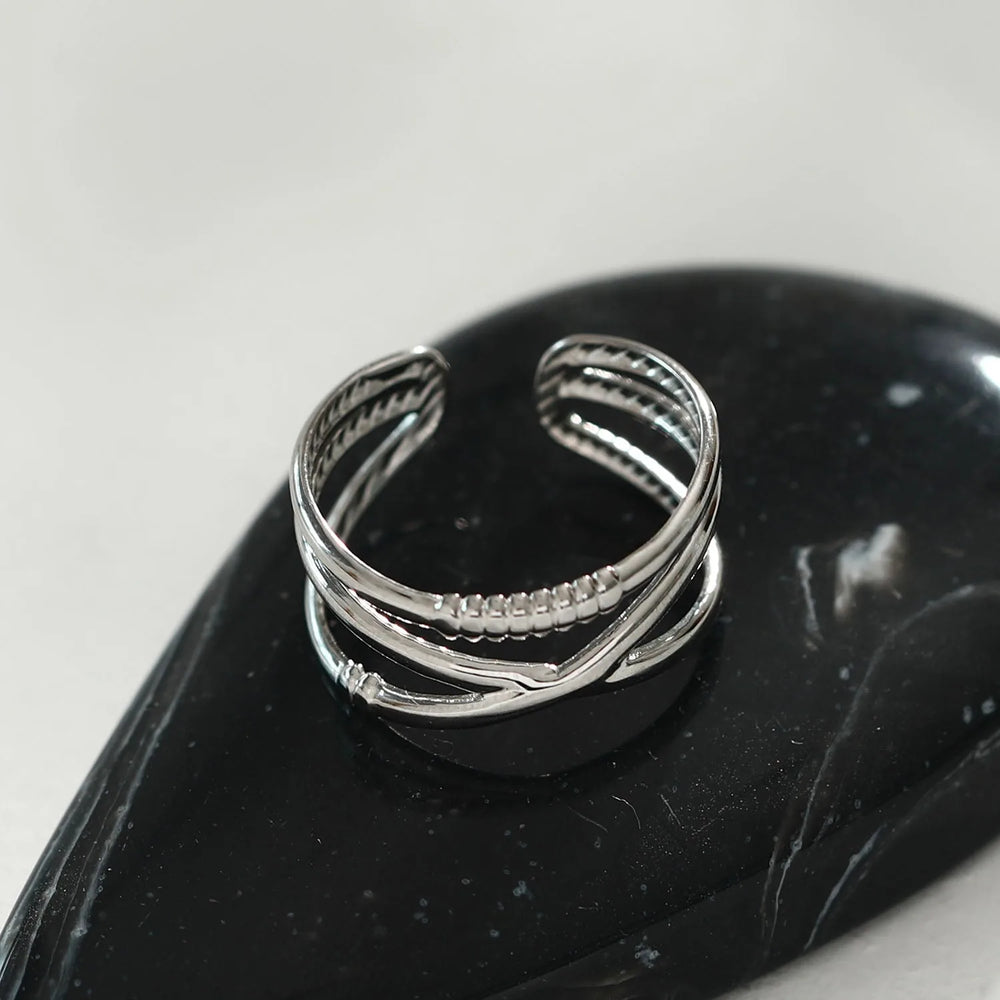 Bague empilable MIRANDA à triple anneau croisé en argent