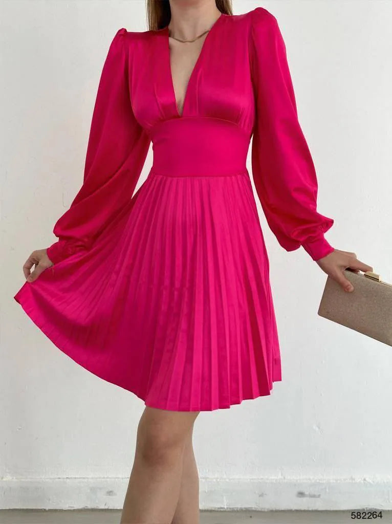 Robe longueur genou à manches longues et jupe plissée en satin à col en V - Rose vif