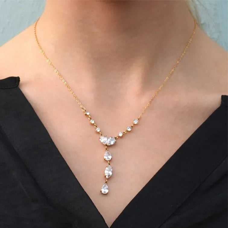Style BUCKIE : Collier à pendentifs multiples en zircone