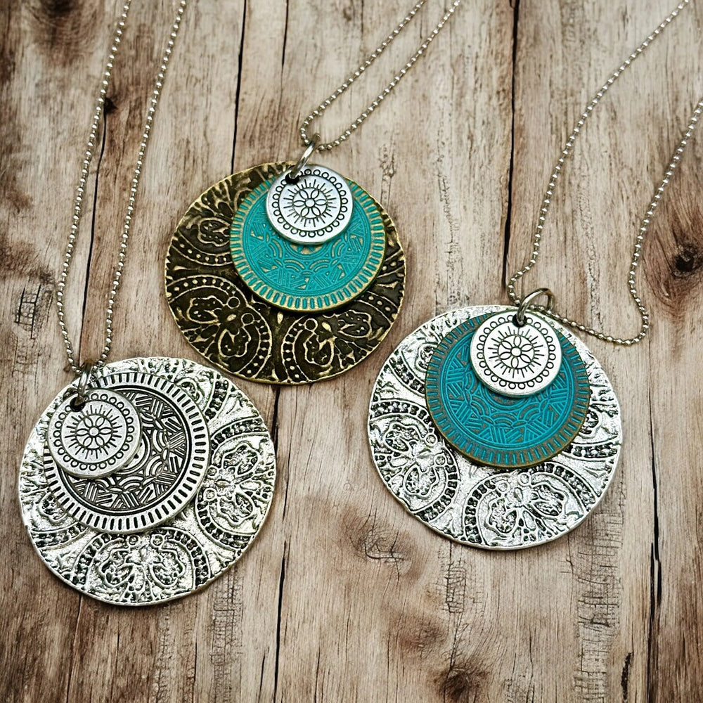Collier pendentif triple médaillon