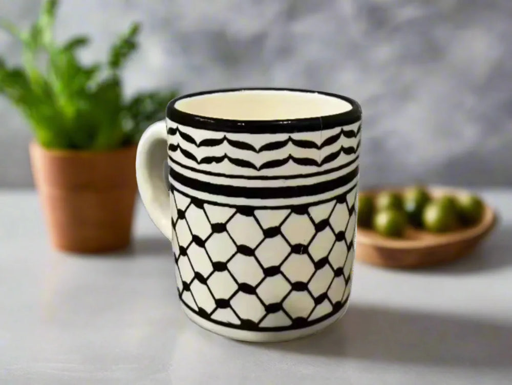Tasse à café et thé en céramique faite à la main – Motif Keffieh