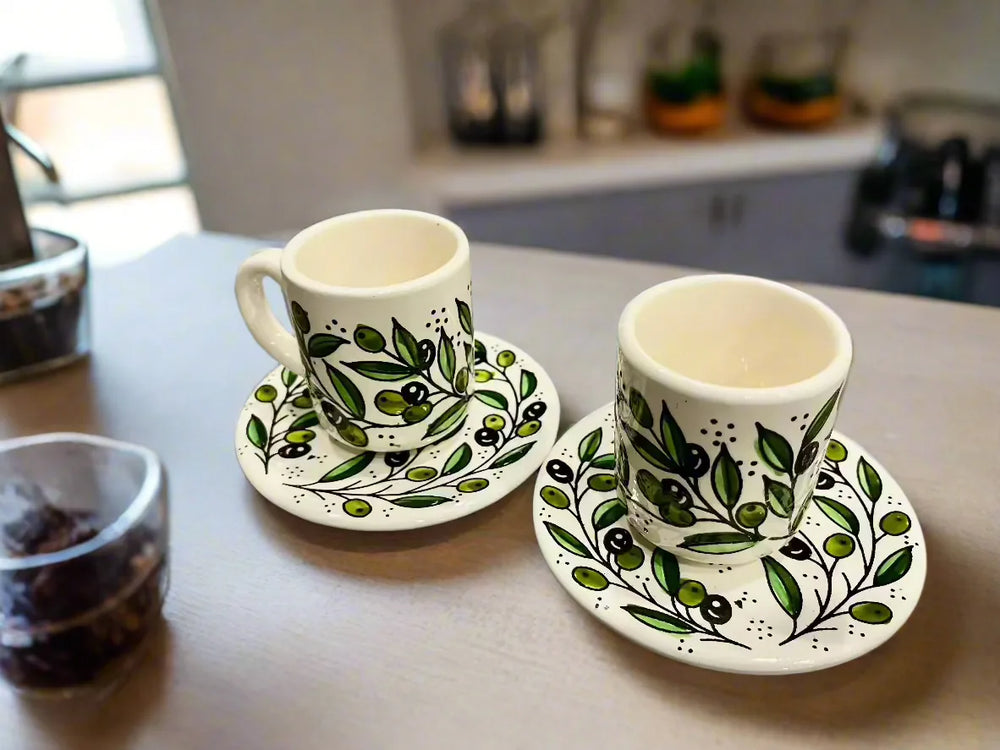 Tasse à espresso en céramique faite à la main avec soucoupe