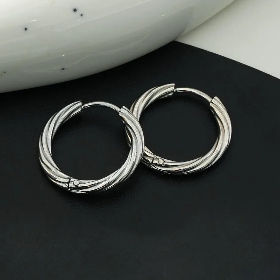 PURLEY : Boucles d'oreilles créoles modernes texturées en or blanc (ton argent)