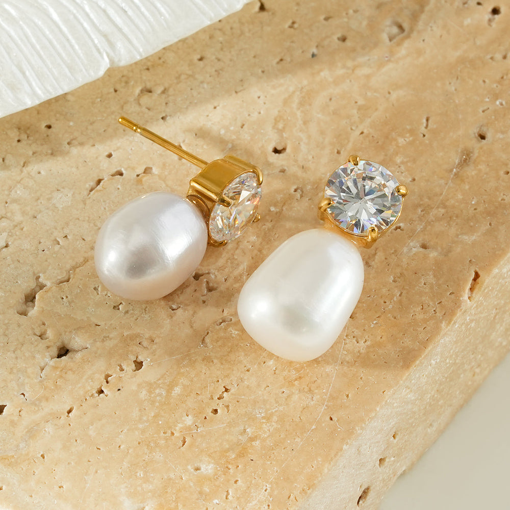 AISHANA Or : Boucles d'oreilles à clou avec perle d'eau douce et zircone solitaire