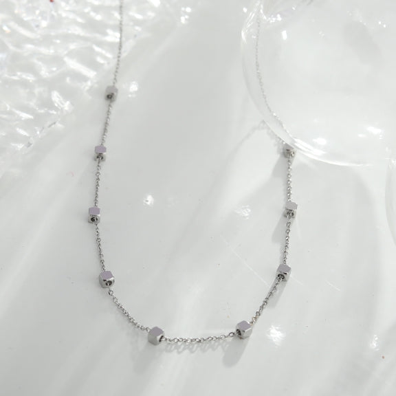 Collier BEXLEY à perles carrées argentées