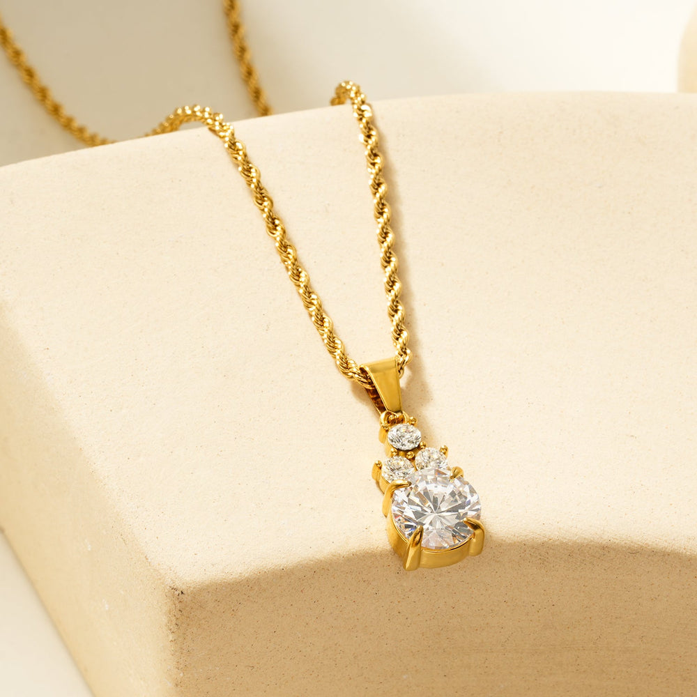 DANAE Or: Chaîne Texturée Corde avec Pendentif en Zirconia – Trio de Mini Pierres sur une Pierre Plus Grosse
