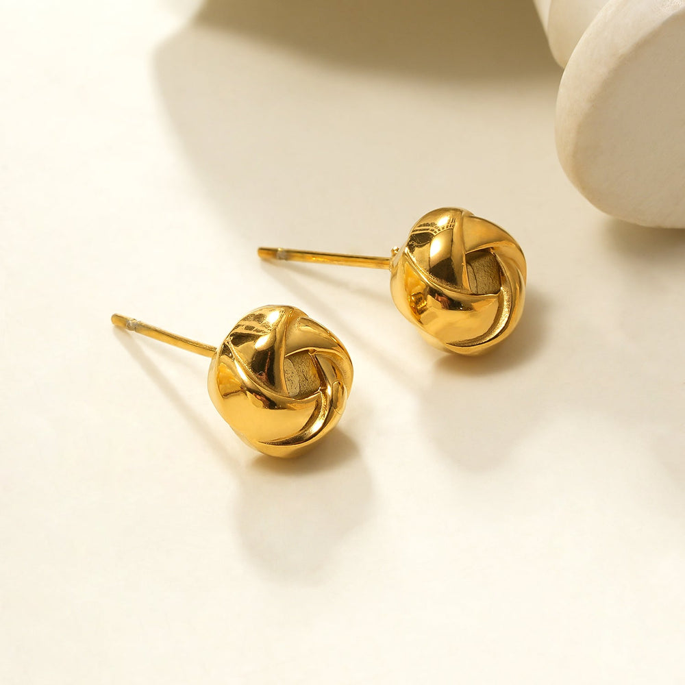 Boucles d'oreilles clous JATANI (Petites) Or : Nœud d'amour – Symbole intemporel d'amour éternel et bijou élégant