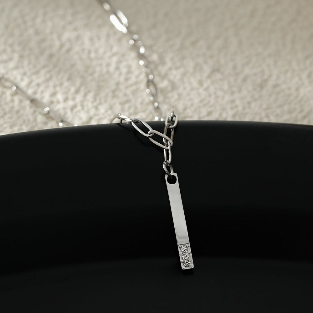 Style KORATIA : Collier à chaîne minimaliste avec zircons cubiques en argent