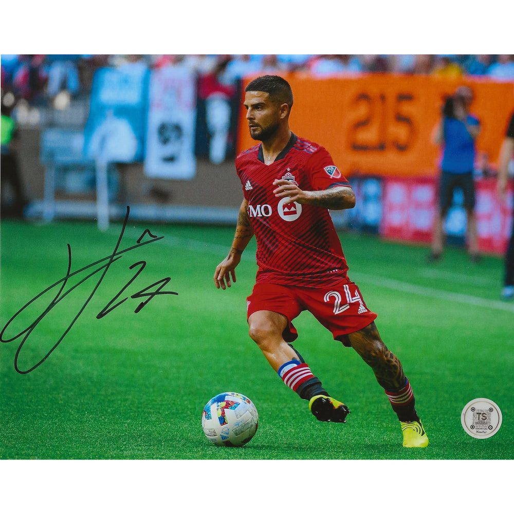 Photo 8x10 de Lorenzo Insigne dédicacée avec la tête relevée – Toronto FC