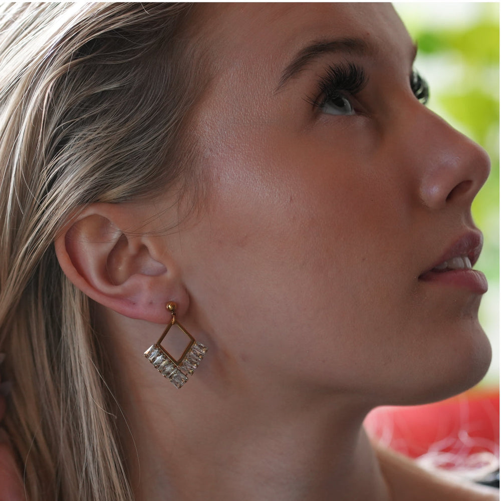 Boucles d'oreilles Style LUPA : Élégance Géométrique Art Déco avec Zirconia