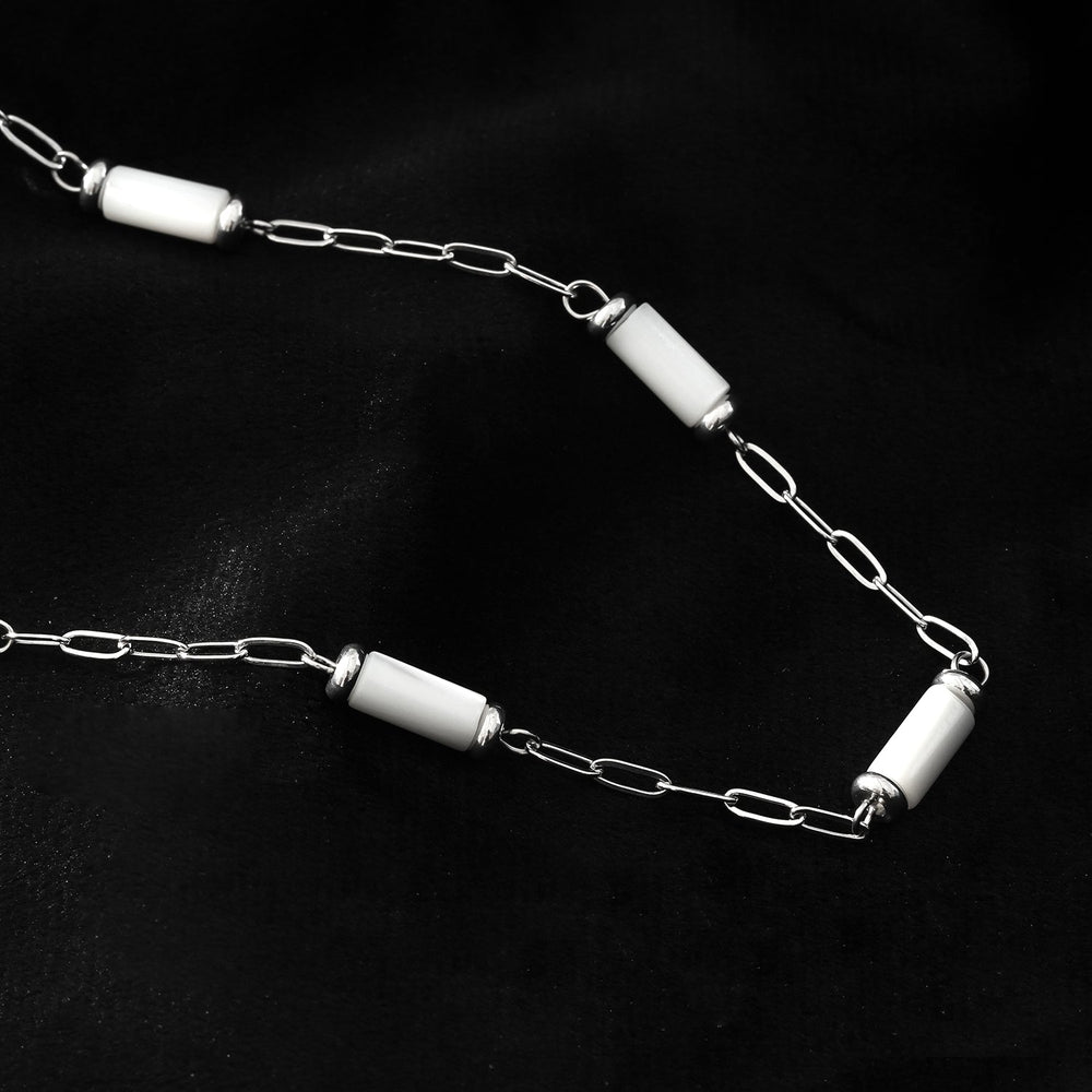 MALIBU : Collier à maillons mixtes avec coquillage naturel et métal plaqué or blanc (ton argenté)