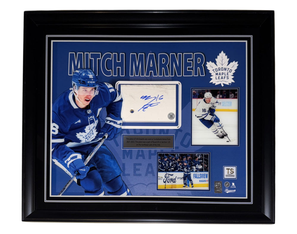 Morceau de panneau de patinoire encadré de Mitch Marner des Maple Leafs de Toronto, autographié et utilisé en match