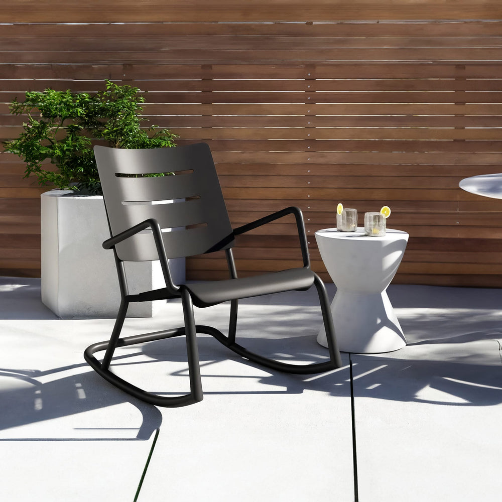 Chaise berçante OUTO<br> Utilisation intérieure et extérieure