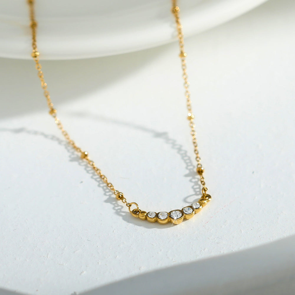 Chaîne KIMI Dorée Perlée avec Pendentif Daintif Pavé Zircone