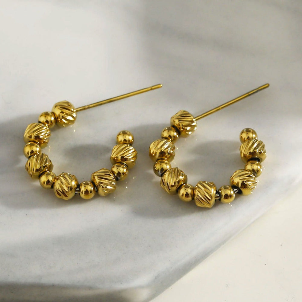 Boucles d'oreilles anneau LUANDA à perles dorées contrastées