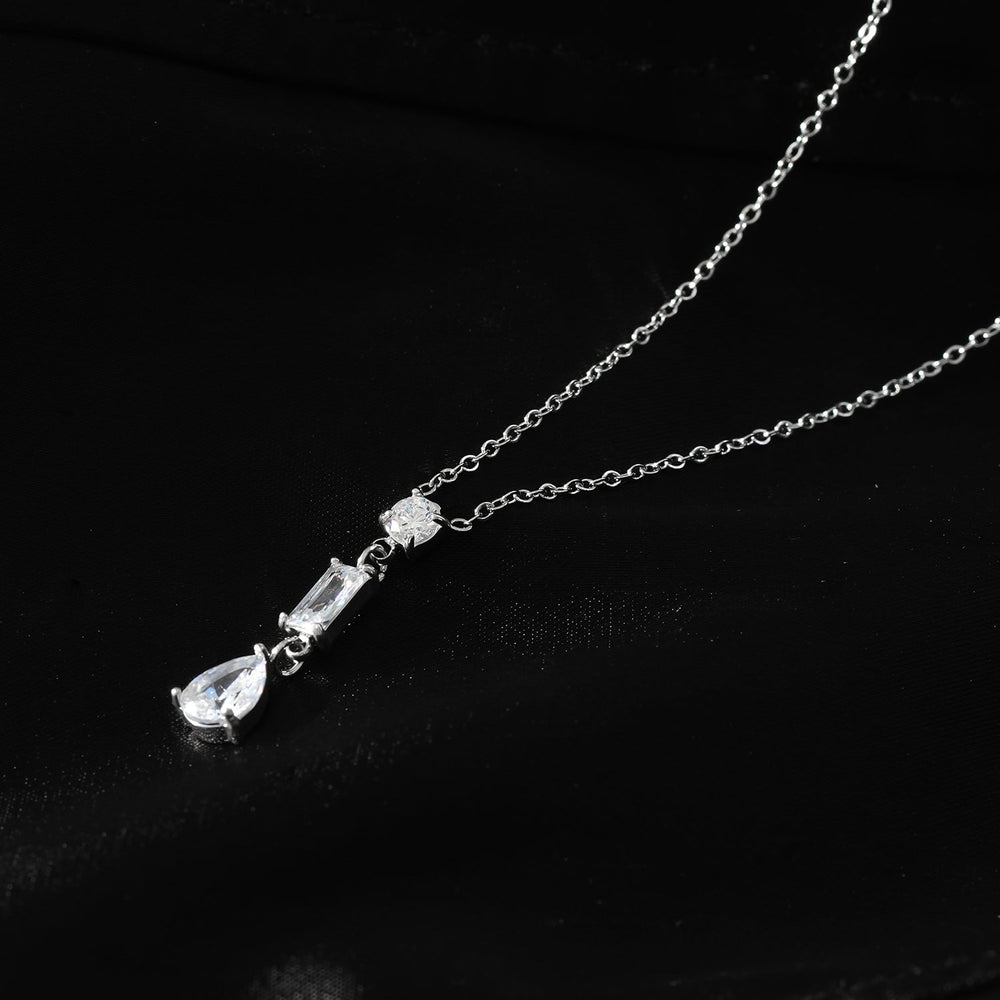 Style ROCHINA Argent : Collier avec pendentif à trois breloques en zircone