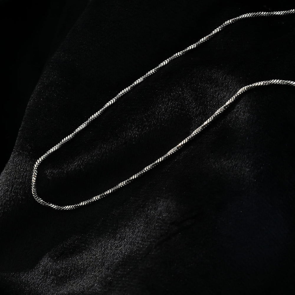 SKAGWAY : Collier à maillons texturés minimalistes en argent (or blanc)