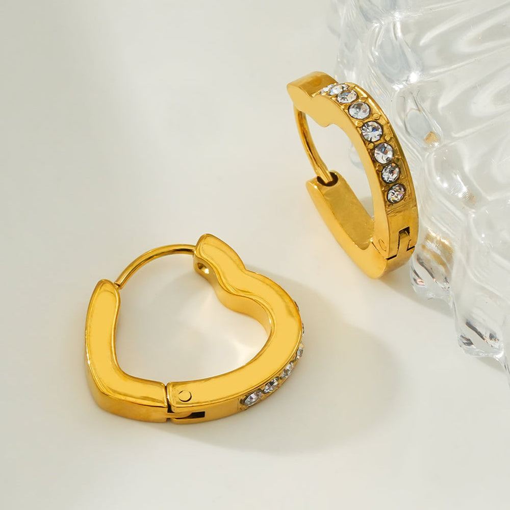 Style TENDER Or : Mini créoles en forme de cœur serties de zirconias pavés