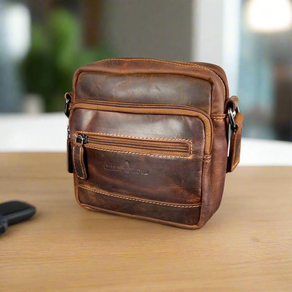 Sac Mini-Besace en Cuir Greenwood. Sac Compact en Cuir Huilé pour les Aventures Urbaines