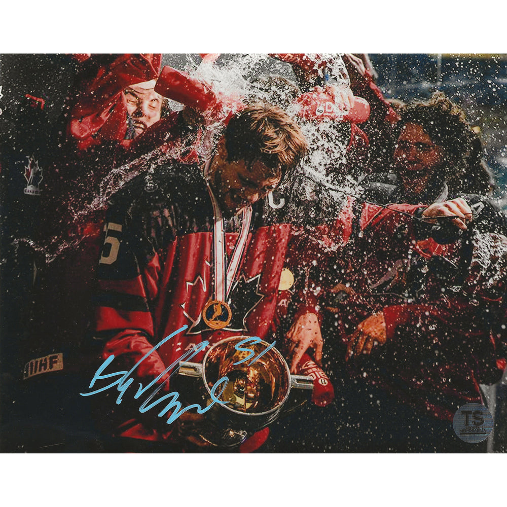 Photo 8x10 de Shane Wright dédicacée, Équipe Canada Célébration U-18 2021 avec trophée