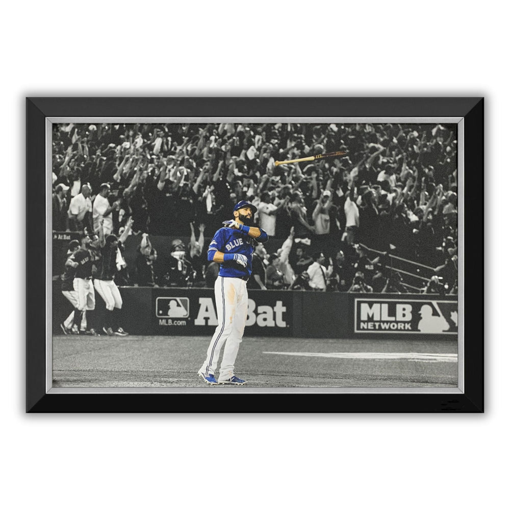 TOILE ENCADRÉE « BAT FLIP » EMBLÉMATIQUE DE JOSÉ BAUTISTA – MOMENT LÉGENDAIRE DU BASEBALL DES BLUE JAYS DE TORONTO – DÉCORATION MURALE DE QUALITÉ MUSÉE (33,5 PO X 23,5 PO)