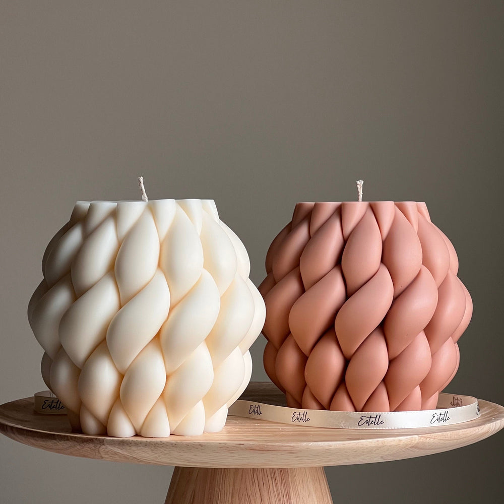 Grande bougie en cire de soja torsadée | Bougie pilier minimaliste et tendance