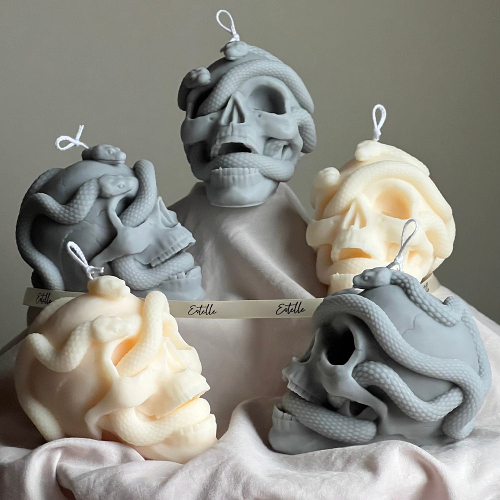 Bougie Crâne aux Serpents : Décoration d'Halloween Effrayante en Cire de Soja