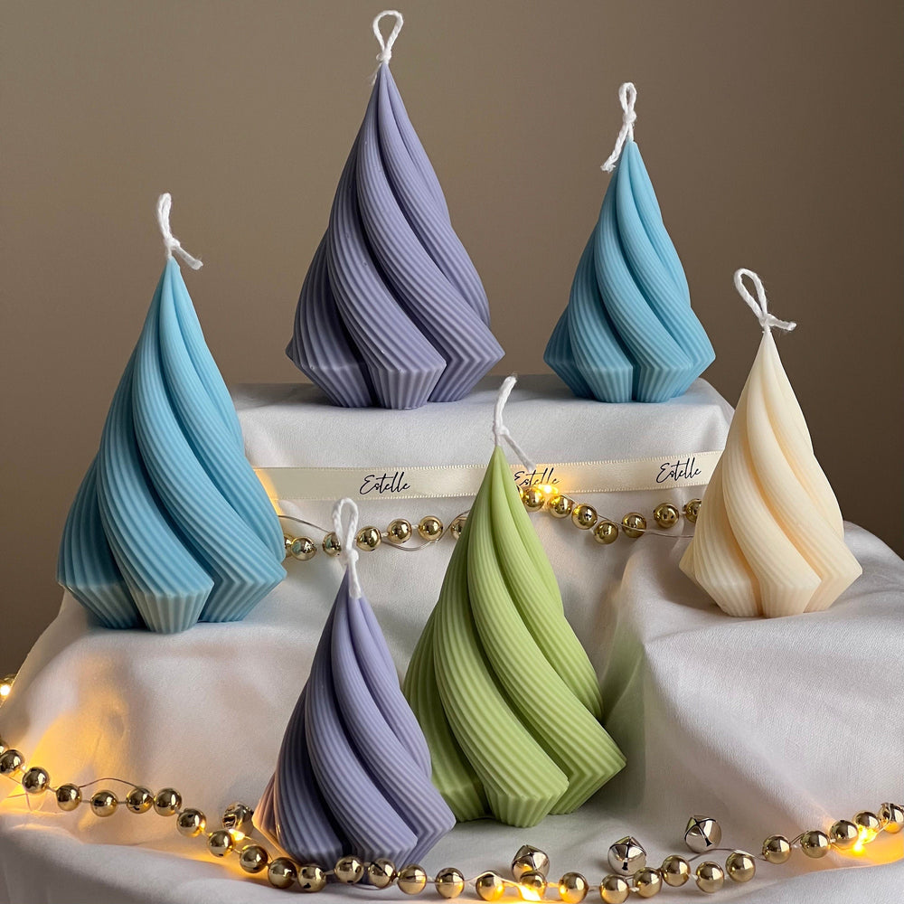 Bougie de Noël sapin torsadé : Décoration artisanale en cire de soja
