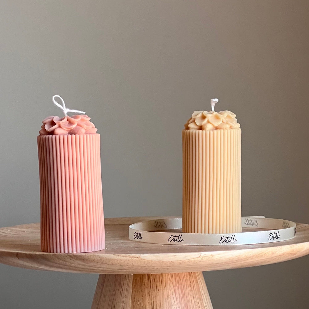 Bougie Pilier en Cire de Soja Fleur Sculpturale : Décoration d'Intérieur Minimaliste