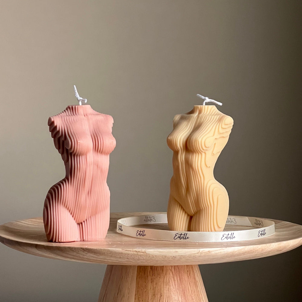 Bougie Géométrique Femme Torse : Sculpture Faite Main en Cire de Soja Végétalienne