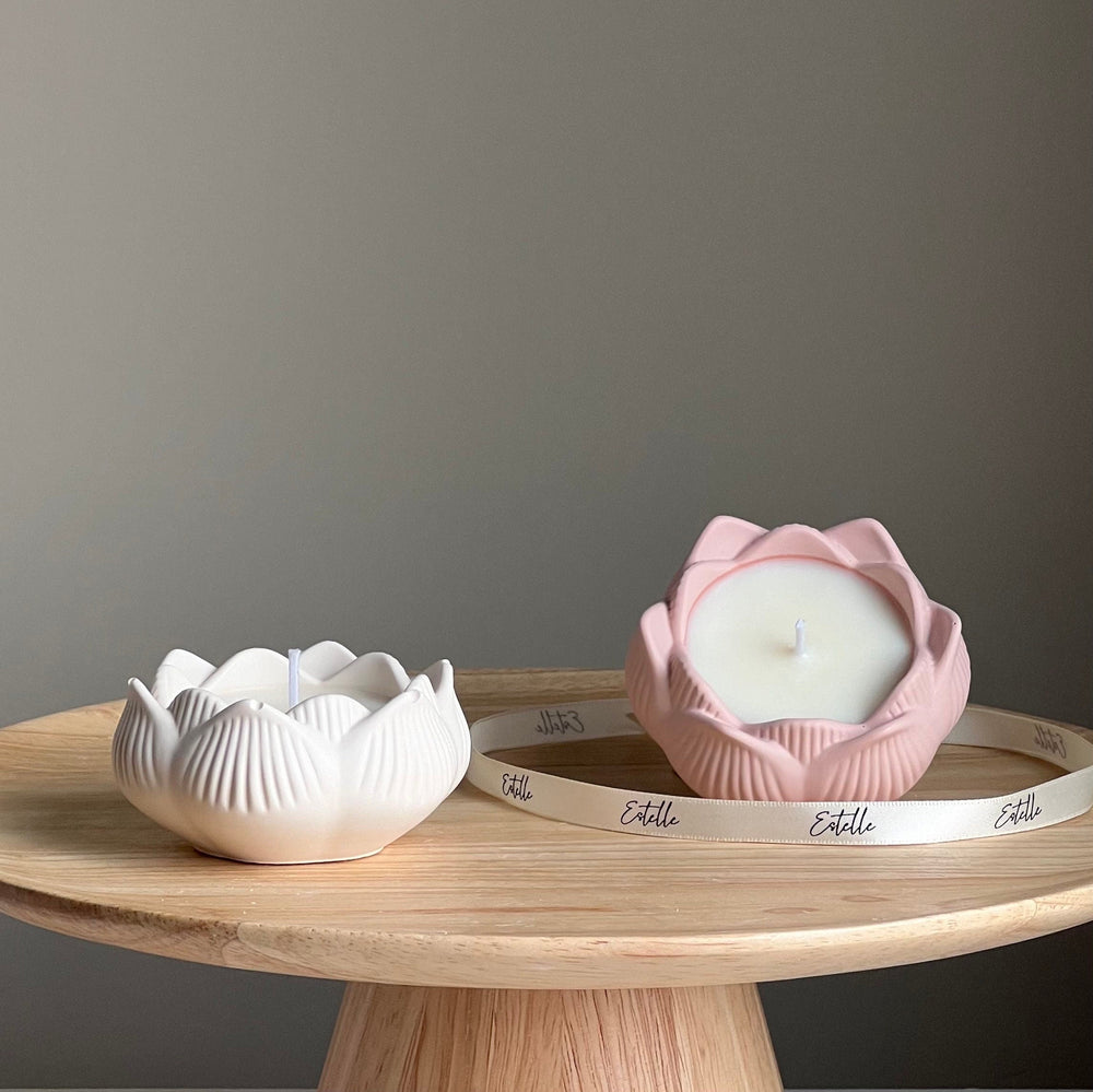 Bougie à la cire de soja Lotus Jar : Récipient en jesmonite fait main, Mèche en bois