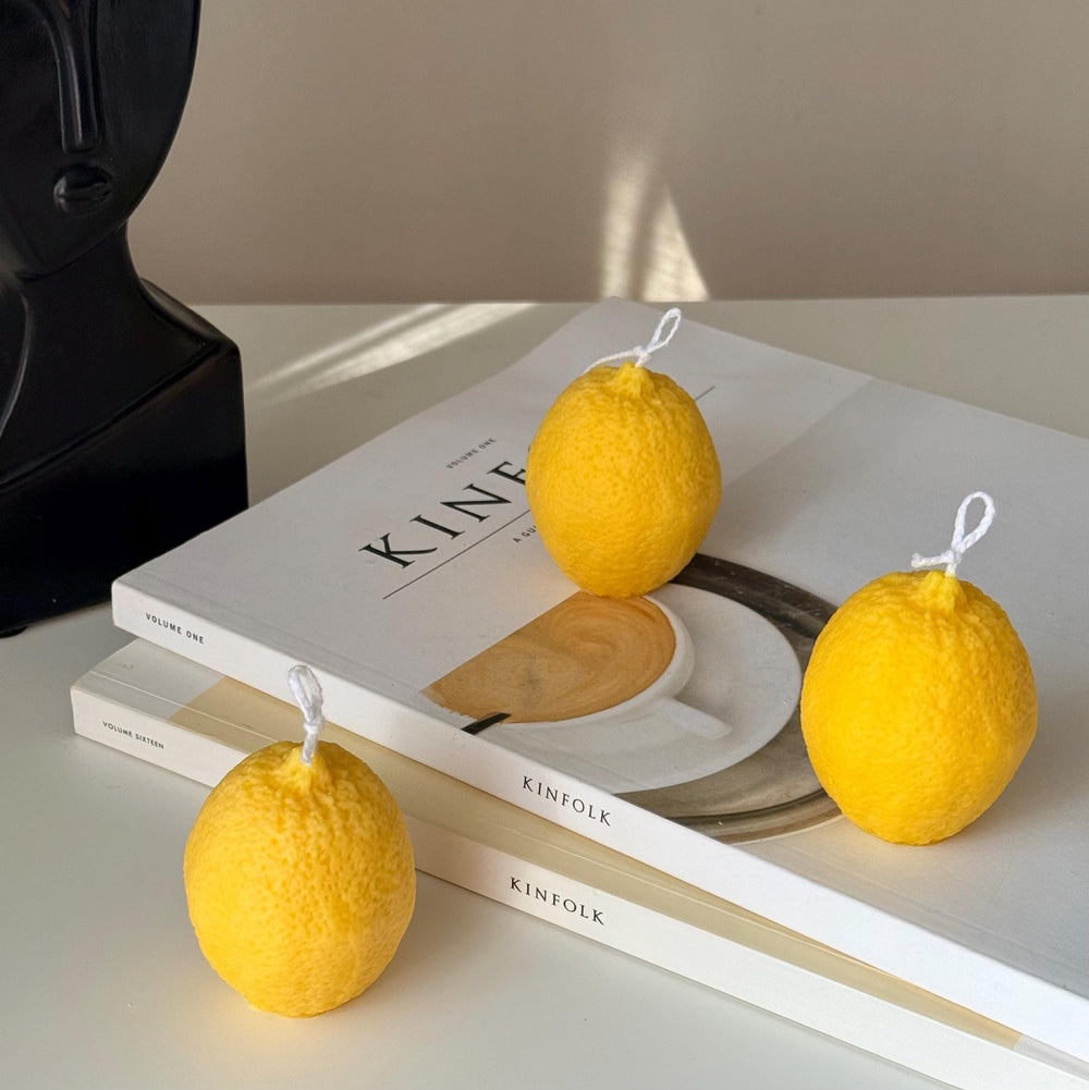 Bougie en cire de soja en forme de citron : Décoration végétalienne minimaliste