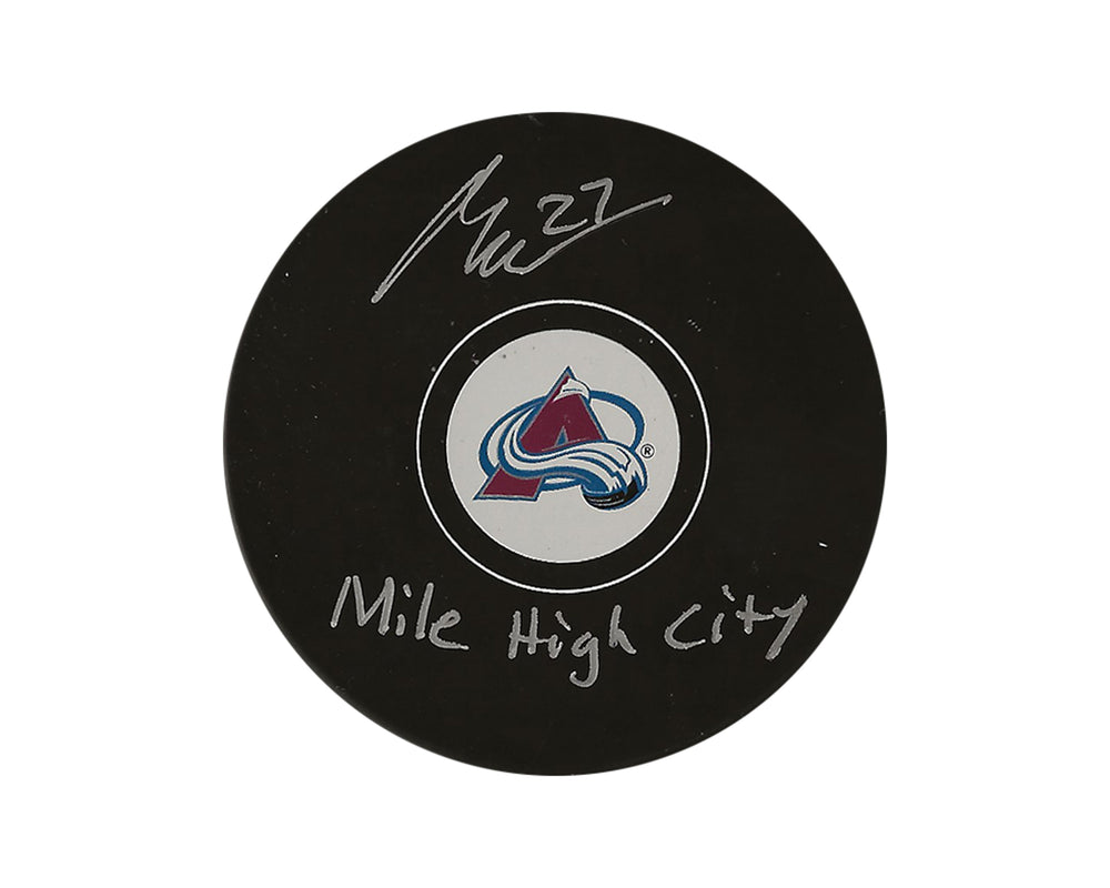 Palet de hockey Oskar Olausson, autographié, Colorado Avalanche, dédicacé « Mile High City »