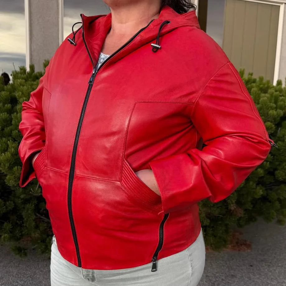 Veste sport en cuir d'agneau à capuchon pour femme