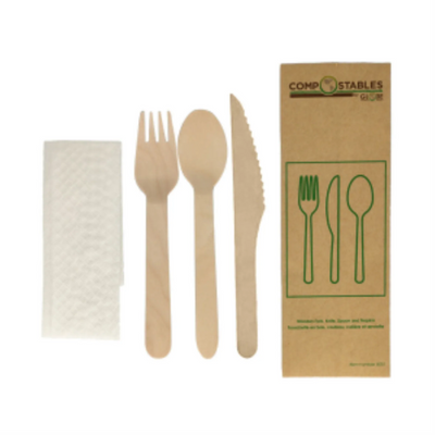 Ensemble de coutellerie compostable Globe en bois - 6,5 po Couteau, Fourchette, Cuillère et Serviette dans un sac en papier (50 ensembles/paquet) (6051)