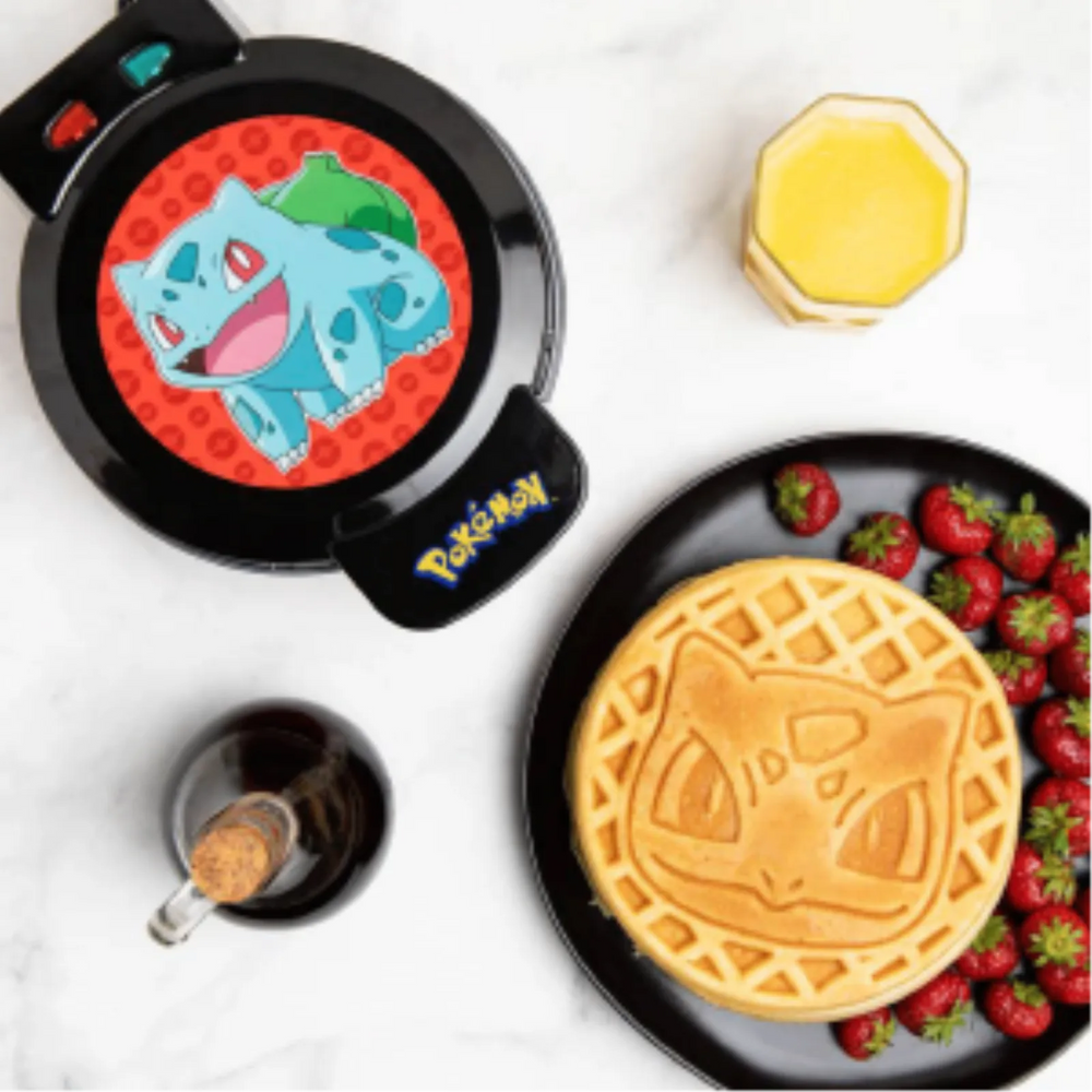 Uncanny Brands Pokémon Bulbasaur Waffle Maker – Non-Stick Waffle Iron Featuring Pokémon #001