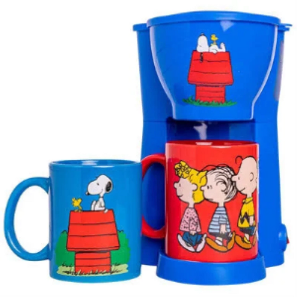 Uncanny Brands Peanuts Snoopy and Woodstock Single-Serve Coffee Maker – Includes Two 12oz Ceramic Mugs