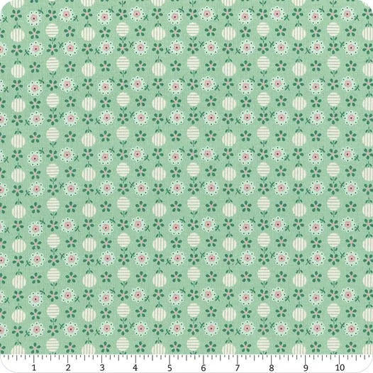 Riley Blake - Lori Holt - Berry & Sage - Sage Leaf Apron - C17390-LEAF