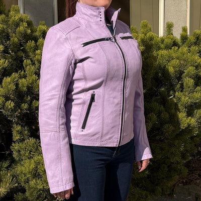Blouson Classique en Cuir de Mouton pour Femme. Col montant avec clous, 4 poches zippées et surpiqûres décoratives aux épaules.