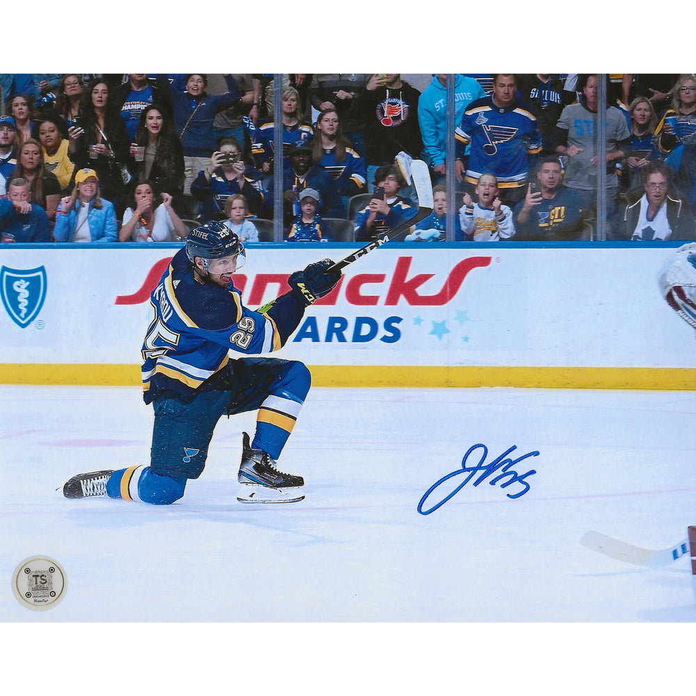 Photo 8x10 de Jordan Kyrou des Blues de St. Louis, dédicacée, en pleine action