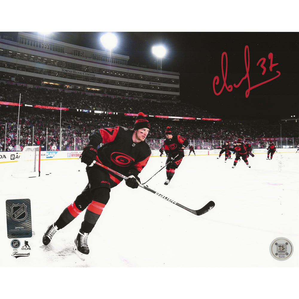 Photo 8x10 autographiée par Andrei Svechnikov des Hurricanes de la Caroline - Série Stadium 2023