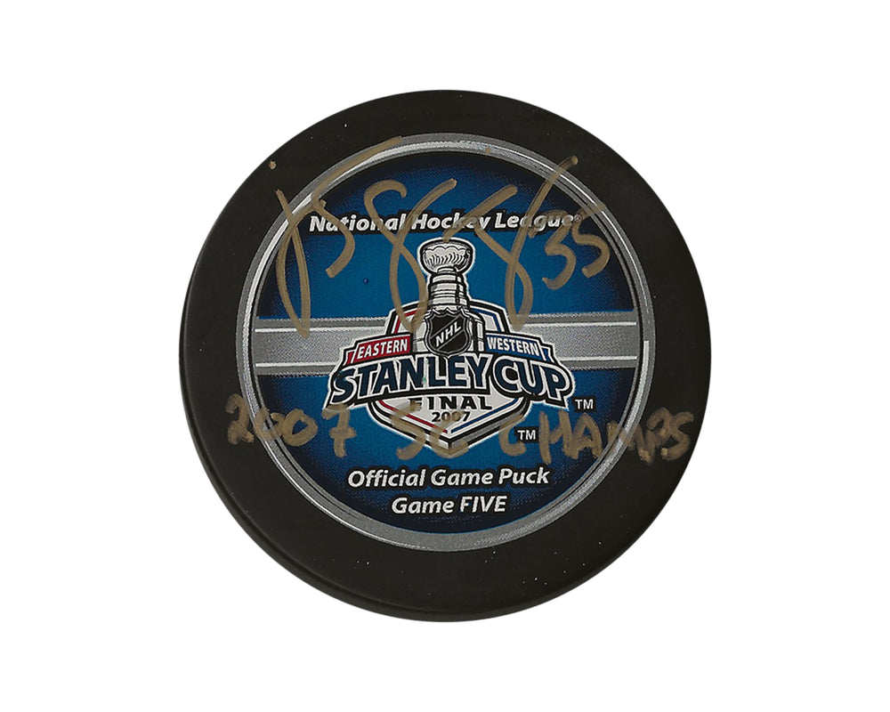 Palet de match officiel des Finales de la Coupe Stanley 2007 autographié par Jean-Sébastien Giguère, avec l'inscription "2007 SC Champs"