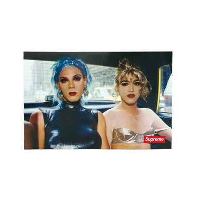 Autocollant Supreme 'Nan Goldin Misty & Jimmy Paulette' - Multicolore