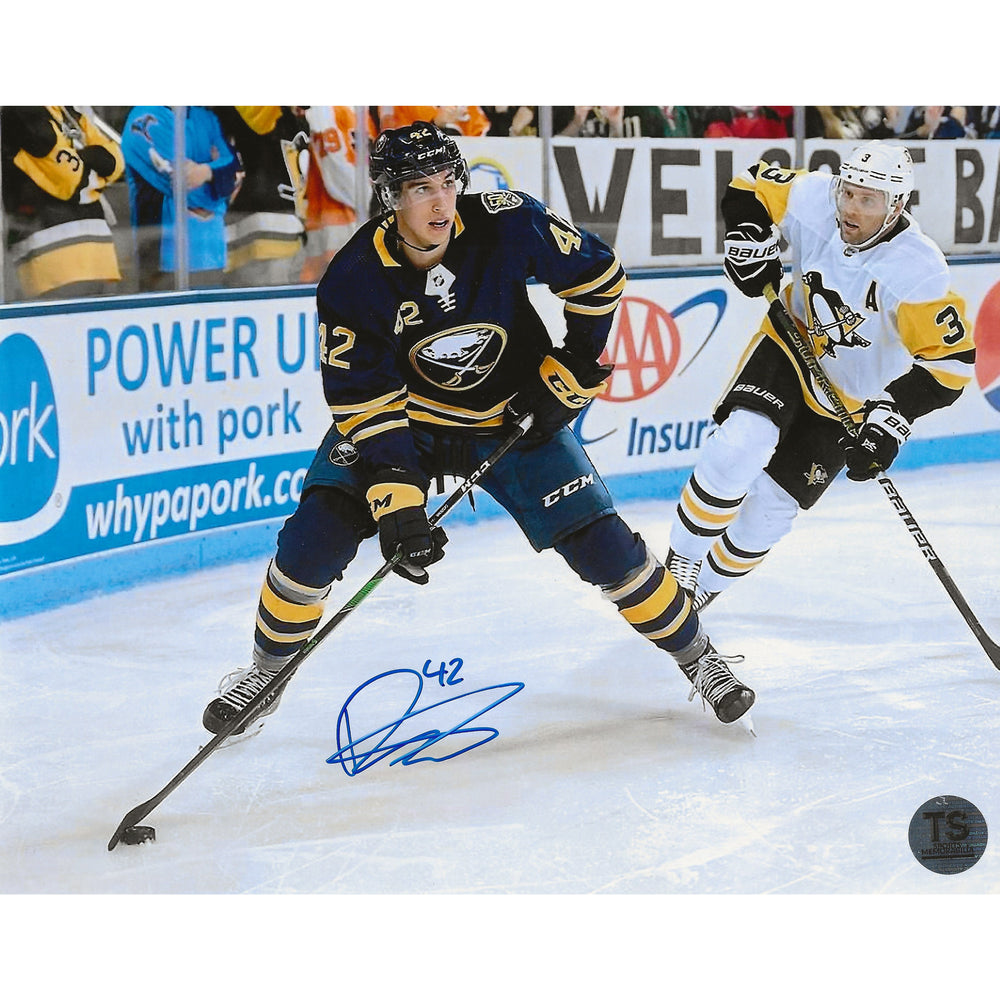 Photo 8x10 de Dylan Cozens, autographe, Buffalo Sabres, pré-saison