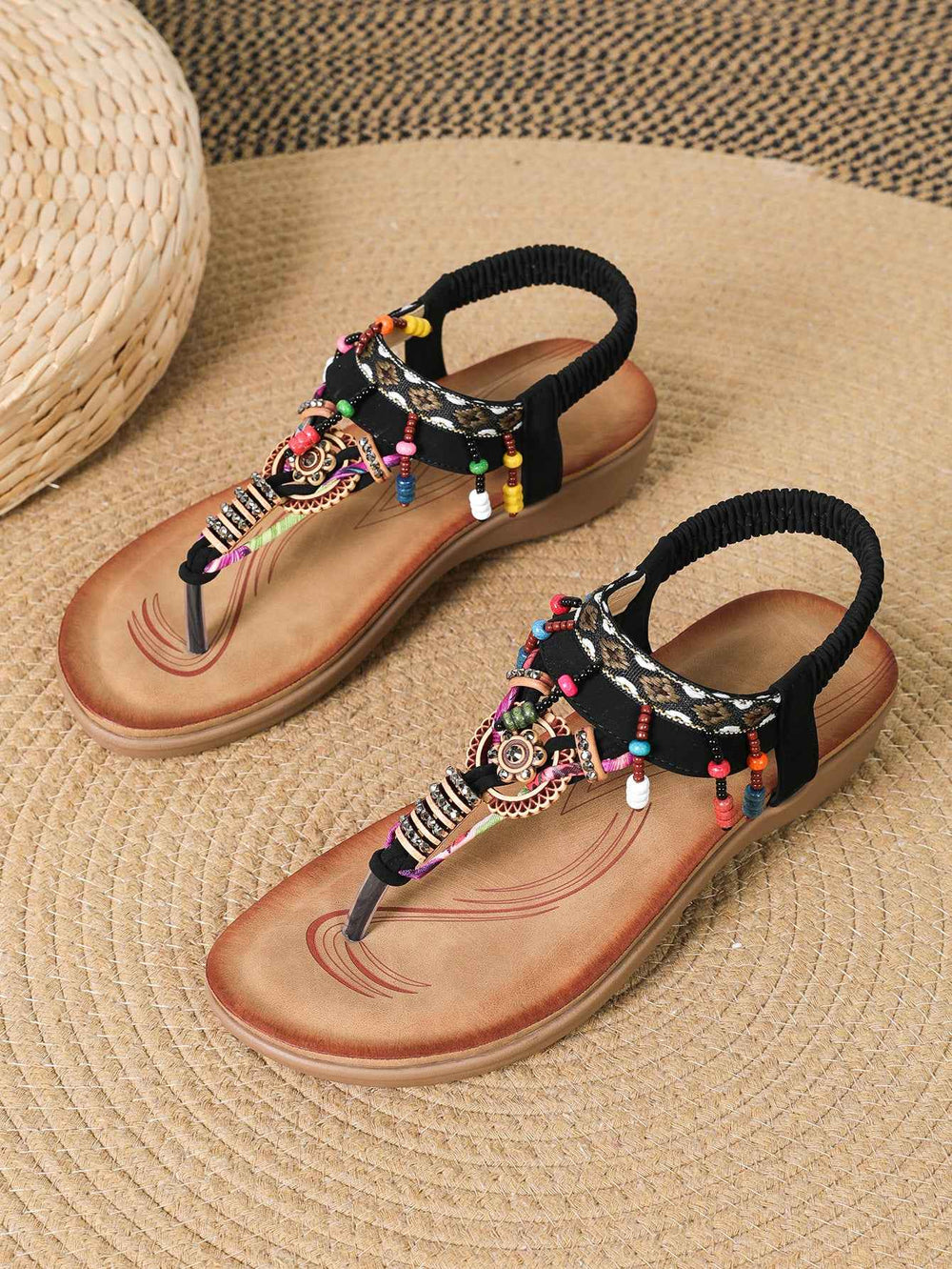 Sandales plates de style bohème ethnique à pendentif