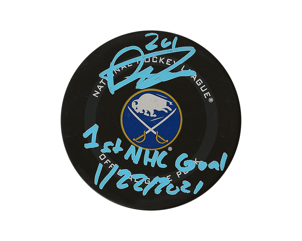 Puck de match officiel des Sabres de Buffalo, autographié par Dylan Cozens, avec l'inscription « 1st NHL Goal 1/22/2021 »